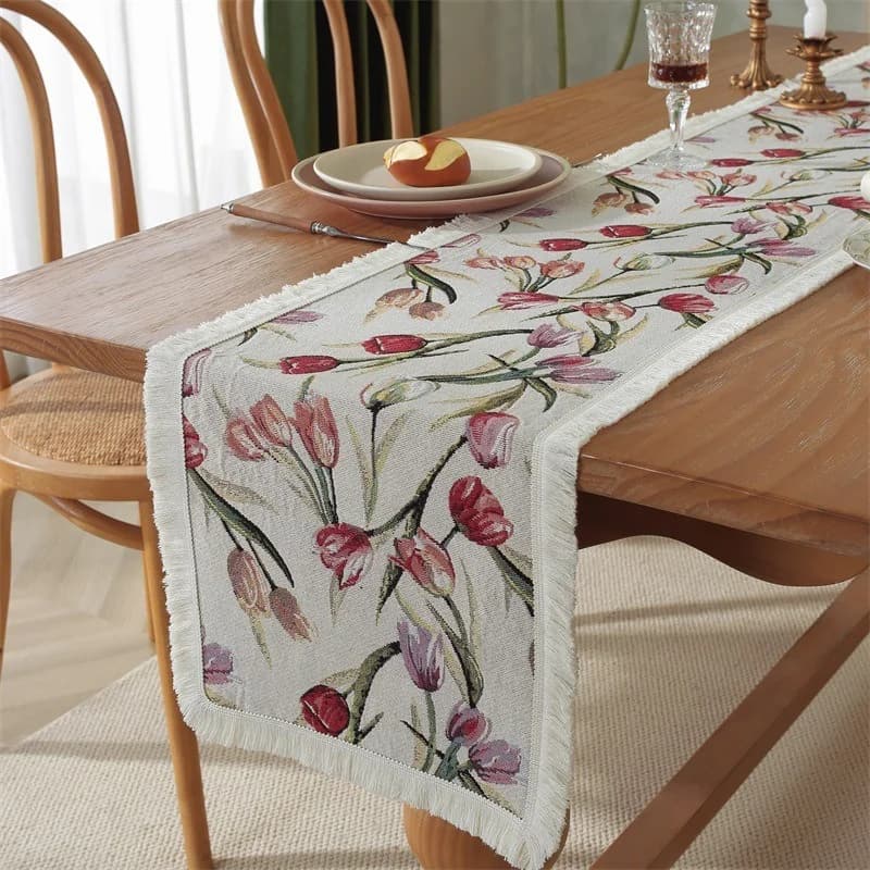Blommig bordlöpare i nordisk stil