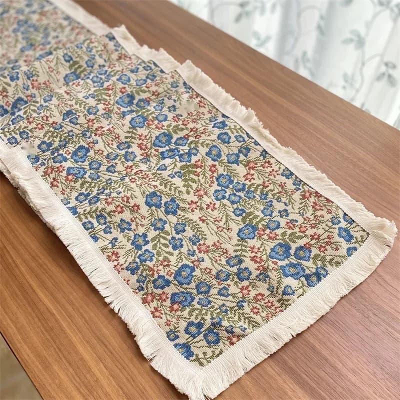 Bordlöpare i bomullsblandning med blommönster