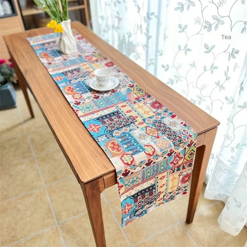 Bohemisk bordslöpare med retro blommönster