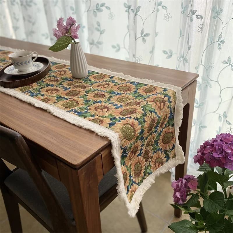 Bordlöpare i bomulls- och linneblandning med blommönster