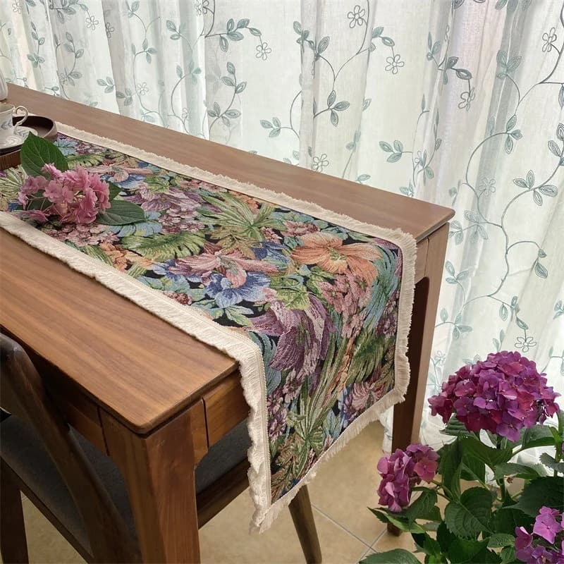 Bordslöpare i bomull och linne, amerikansk lantstil med blommönster och tofsar