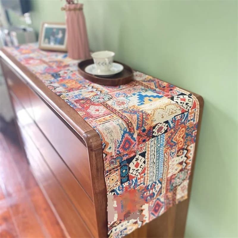Bohemisk bordslöpare med retro blommönster