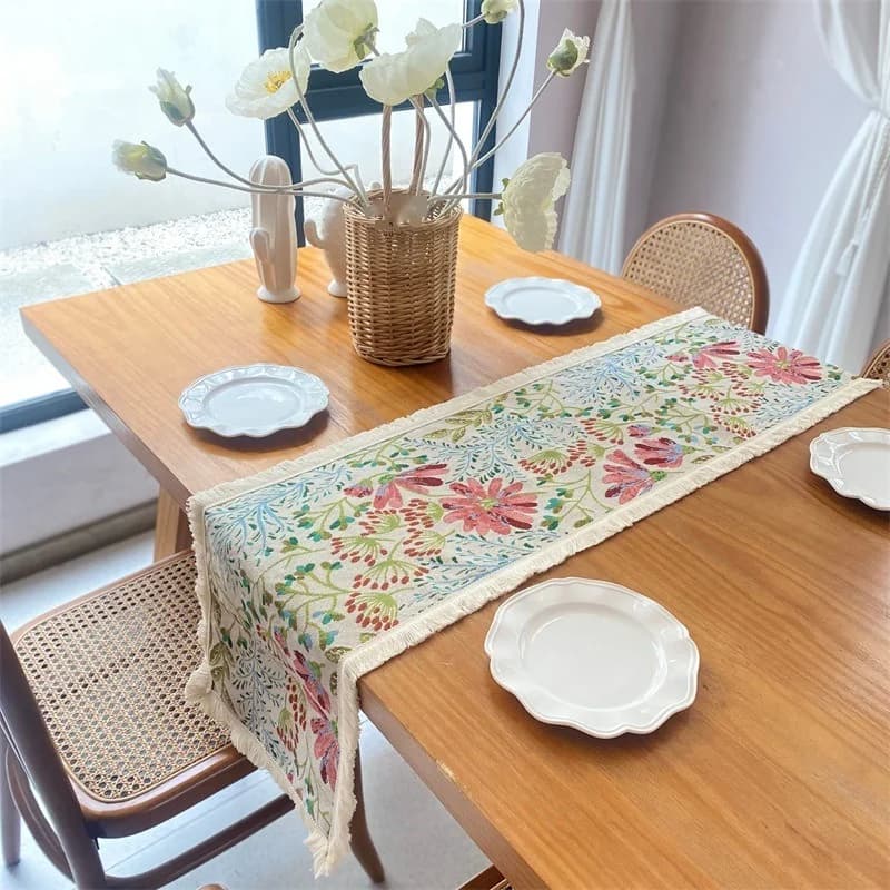 Bordlöpare i bomullsblandning med blommönster