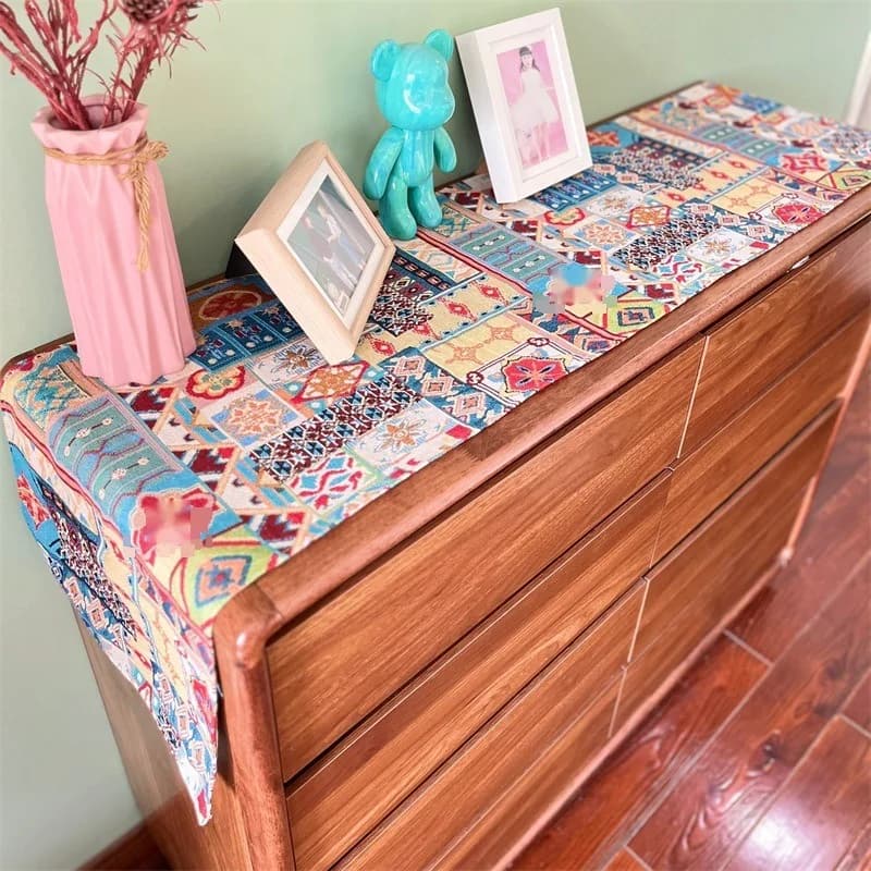 Bohemisk bordslöpare med retro blommönster