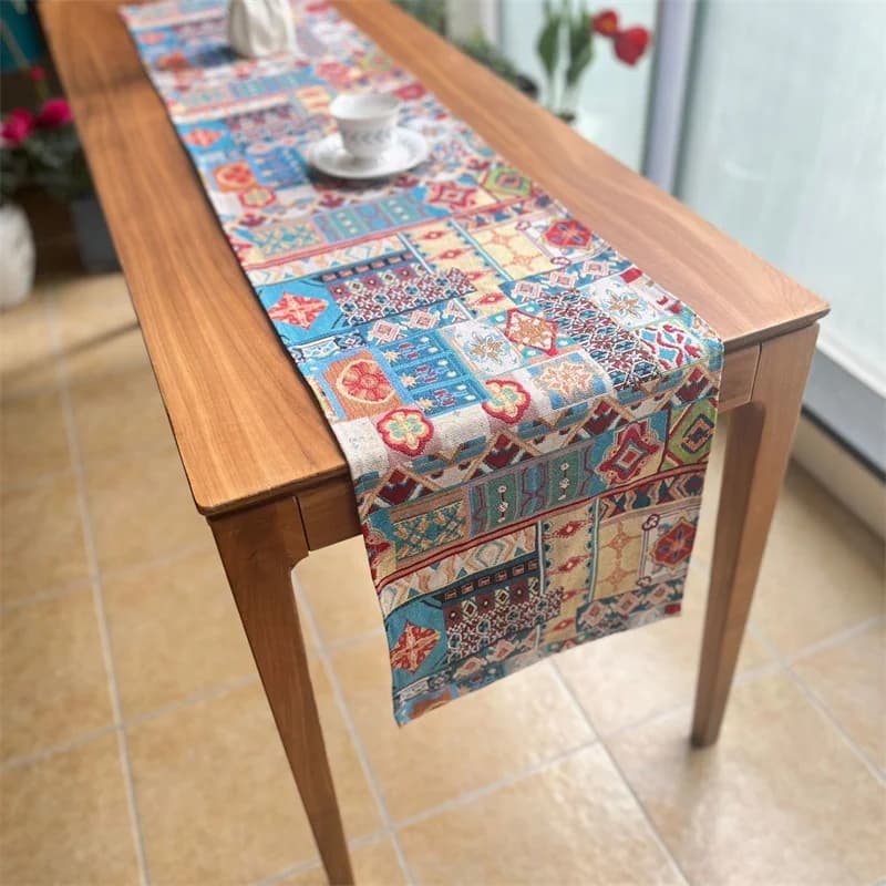 Bohemisk bordslöpare med retro blommönster