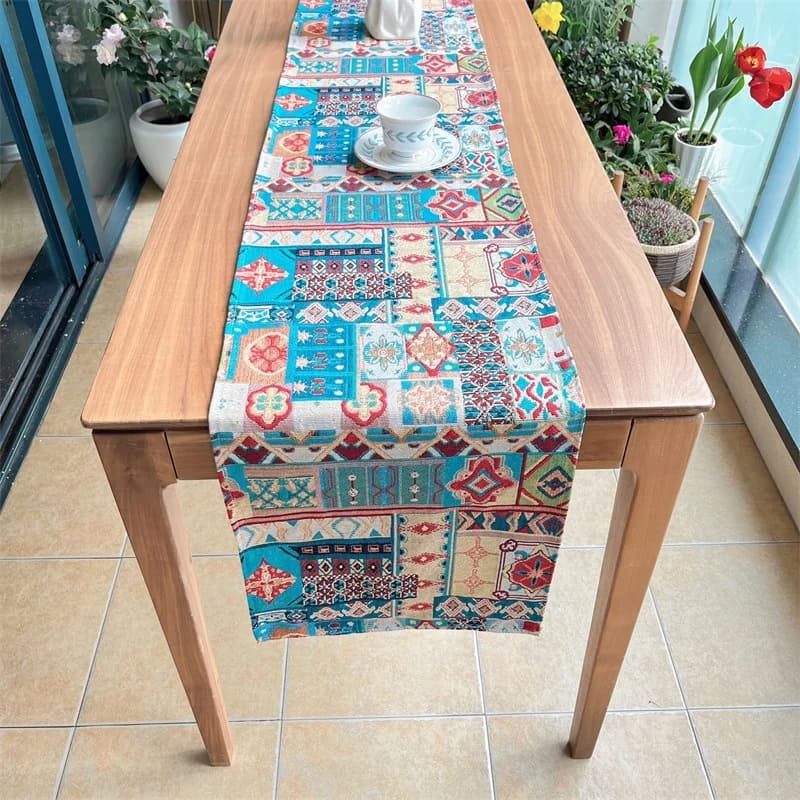 Bohemisk bordslöpare med retro blommönster